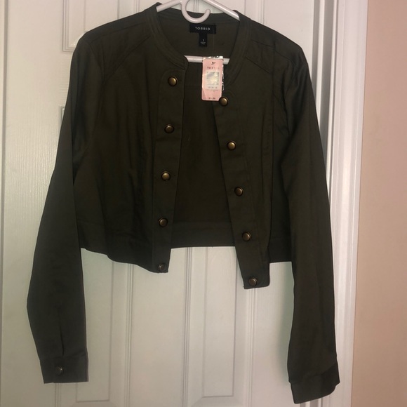 Olive/Army green cropped Torrid jacket - Picture 2 of 4